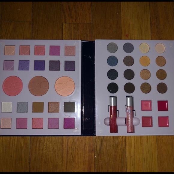 NWT Everything Make Up Book Box Claire’s - Picture 6 of 8